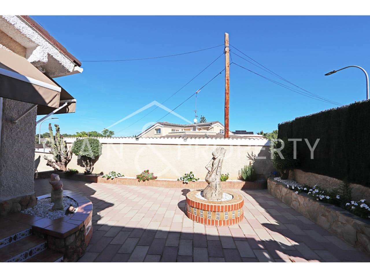 3 soveværelse Villa til salg i Montserrat med swimmingpool - € 349.000 (Ref: 9352975)