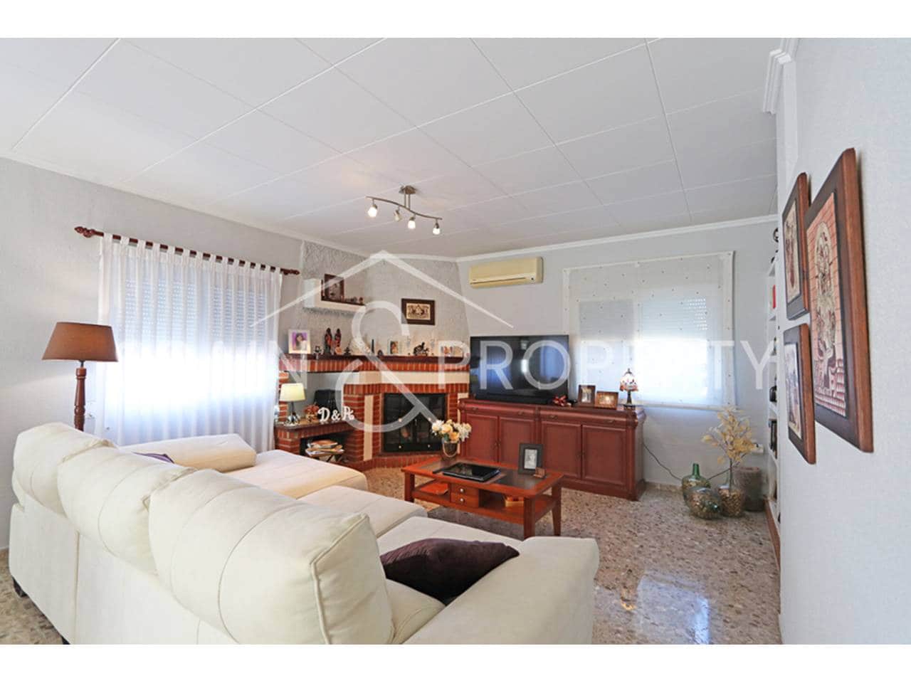 3 soveværelse Villa til salg i Montserrat med swimmingpool - € 349.000 (Ref: 9352975)