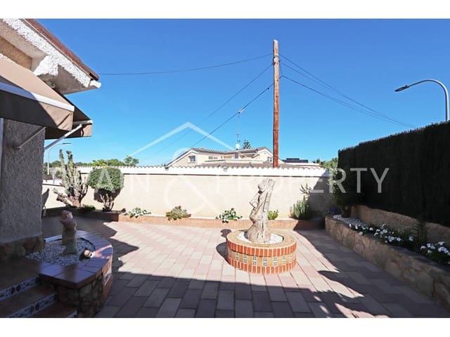 3 soveværelse Villa til salg i Montserrat med swimmingpool - € 349.000 (Ref: 9352975)