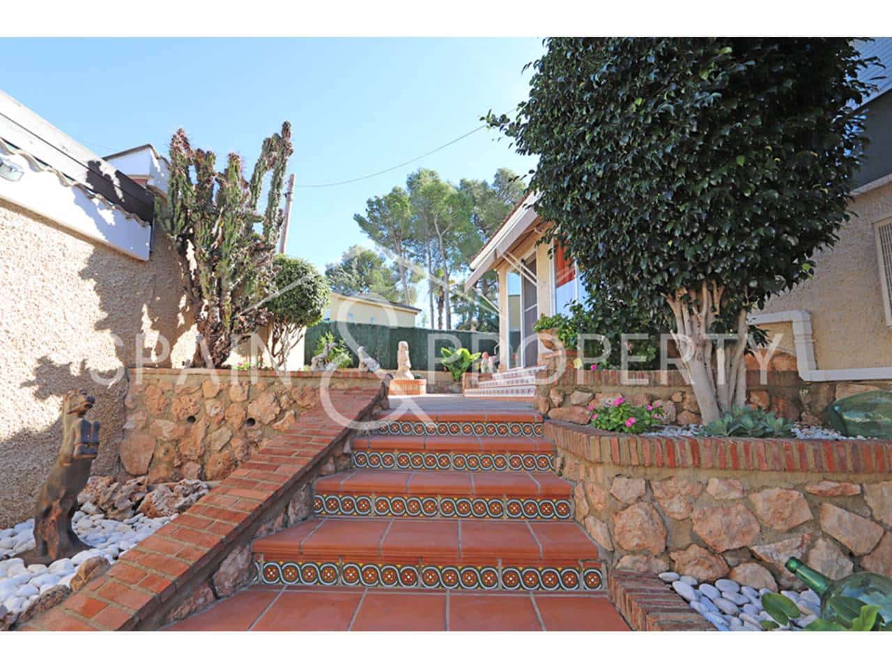 3 soveværelse Villa til salg i Montserrat med swimmingpool - € 349.000 (Ref: 9352975)