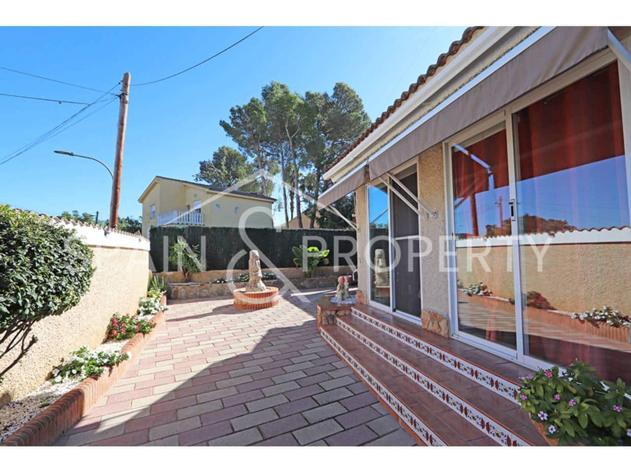 3 soveværelse Villa til salg i Montserrat med swimmingpool - € 349.000 (Ref: 9352975)