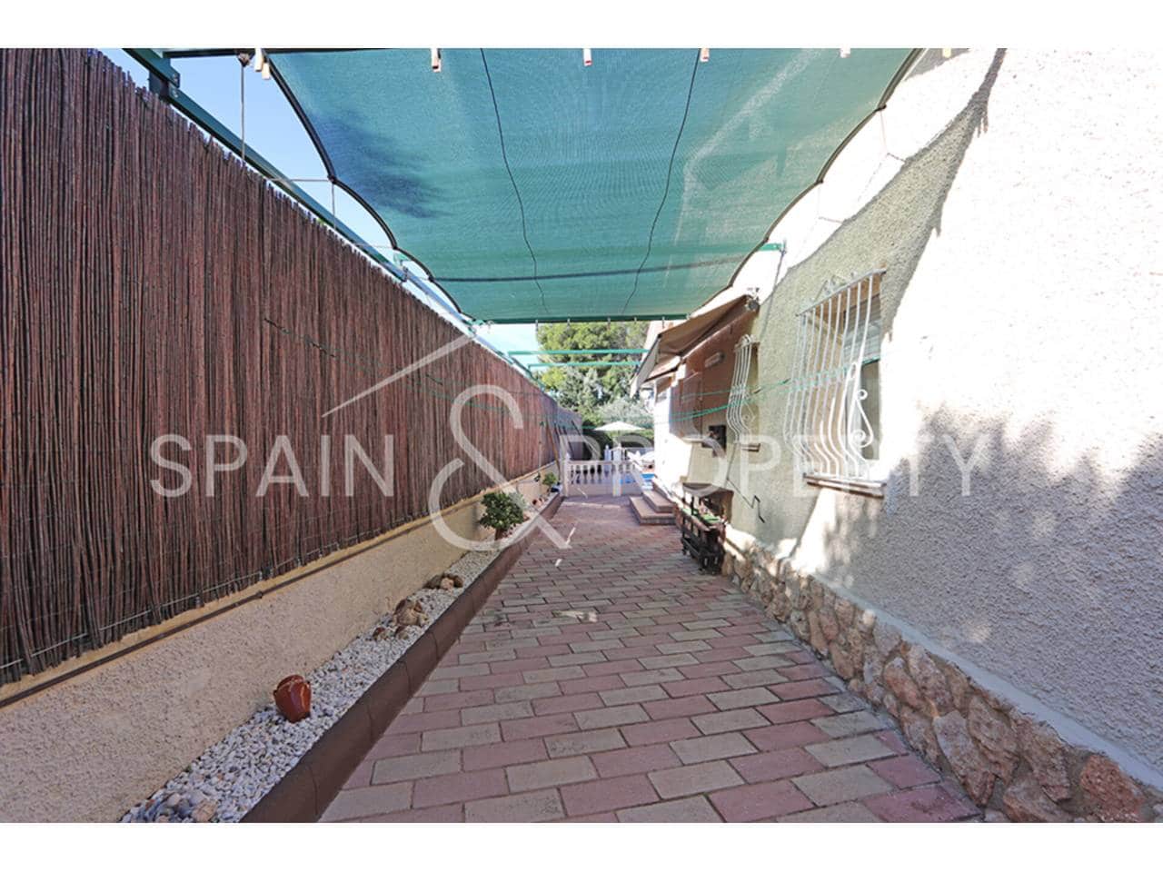 3 soveværelse Villa til salg i Montserrat med swimmingpool - € 349.000 (Ref: 9352975)