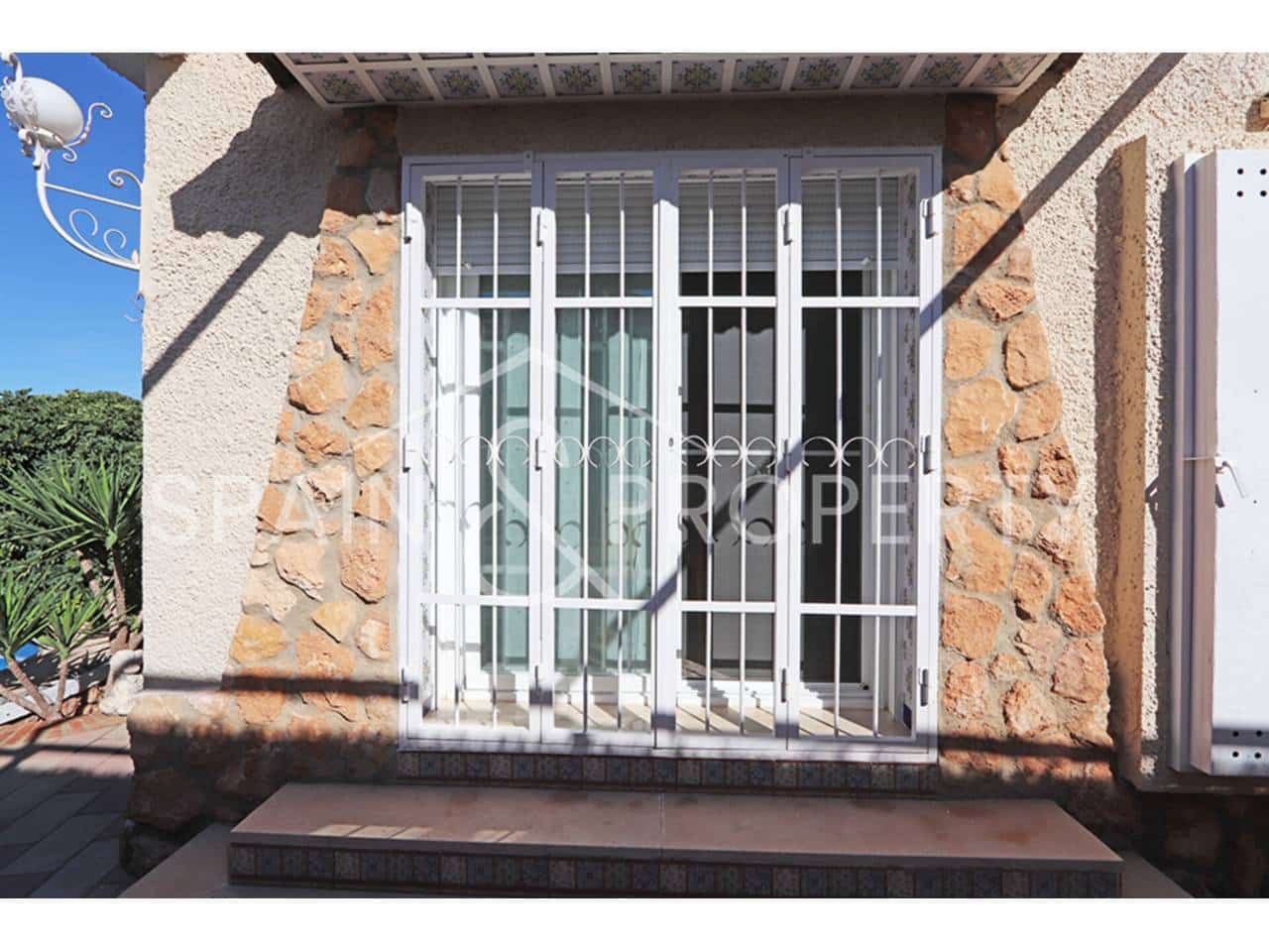 3 soveværelse Villa til salg i Montserrat med swimmingpool - € 349.000 (Ref: 9352975)