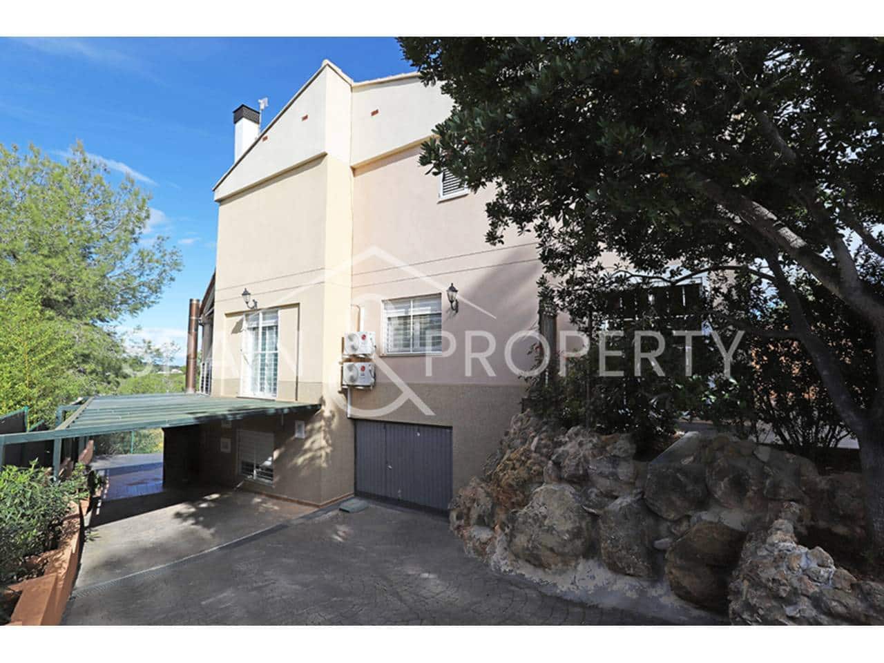 4 soveværelse Villa til salg i Montserrat med swimmingpool - € 280.000 (Ref: 9402991)