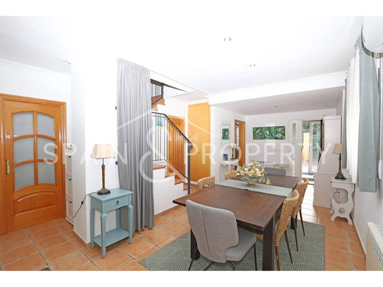 4 soveværelse Villa til salg i Montserrat med swimmingpool - € 280.000 (Ref: 9402991)