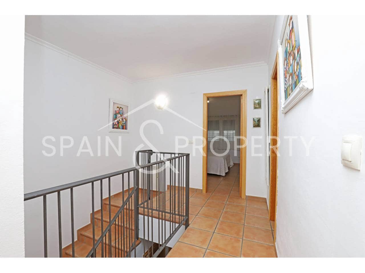 4 soveværelse Villa til salg i Montserrat med swimmingpool - € 280.000 (Ref: 9402991)