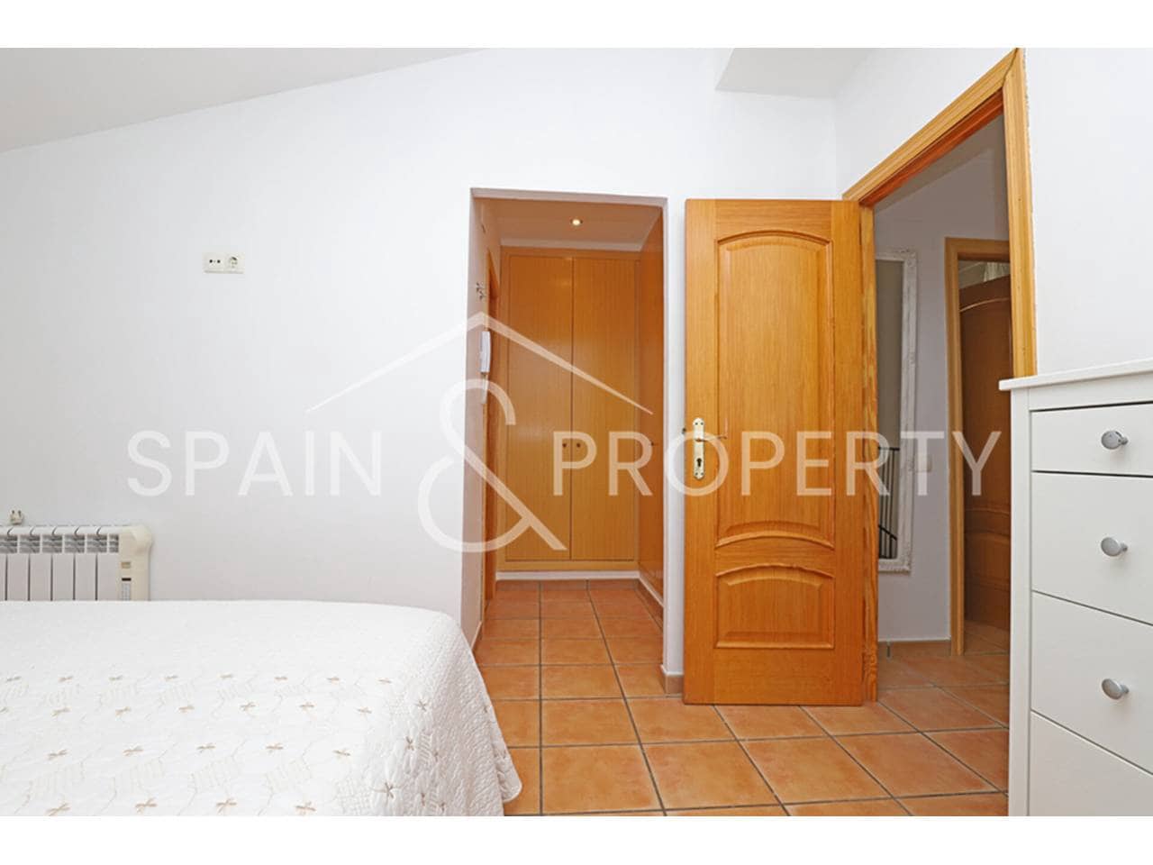 4 soveværelse Villa til salg i Montserrat med swimmingpool - € 280.000 (Ref: 9402991)