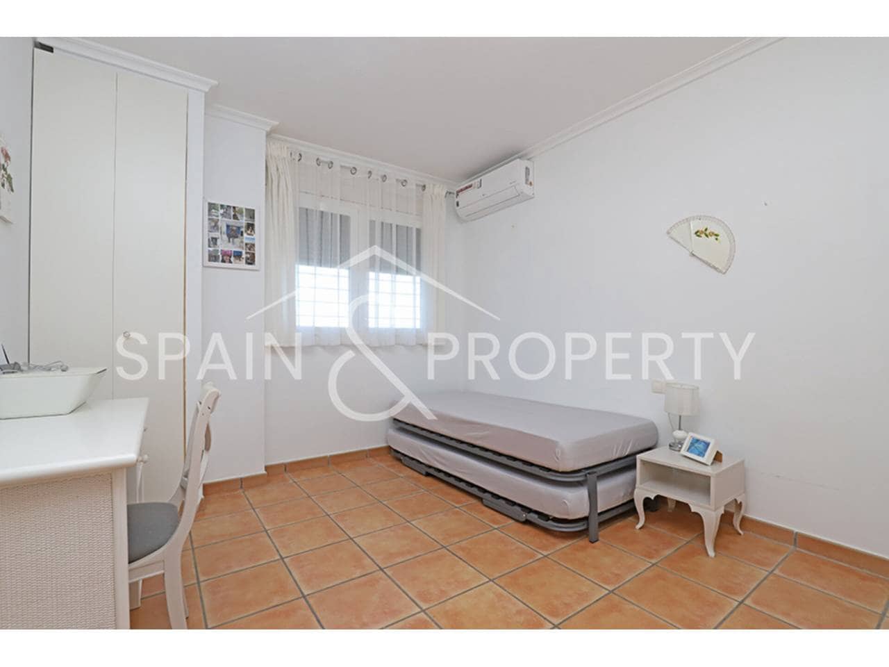 4 soveværelse Villa til salg i Montserrat med swimmingpool - € 280.000 (Ref: 9402991)