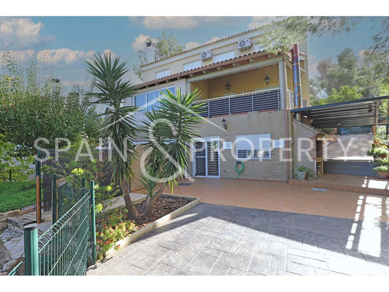 4 soveværelse Villa til salg i Montserrat med swimmingpool - € 280.000 (Ref: 9402991)