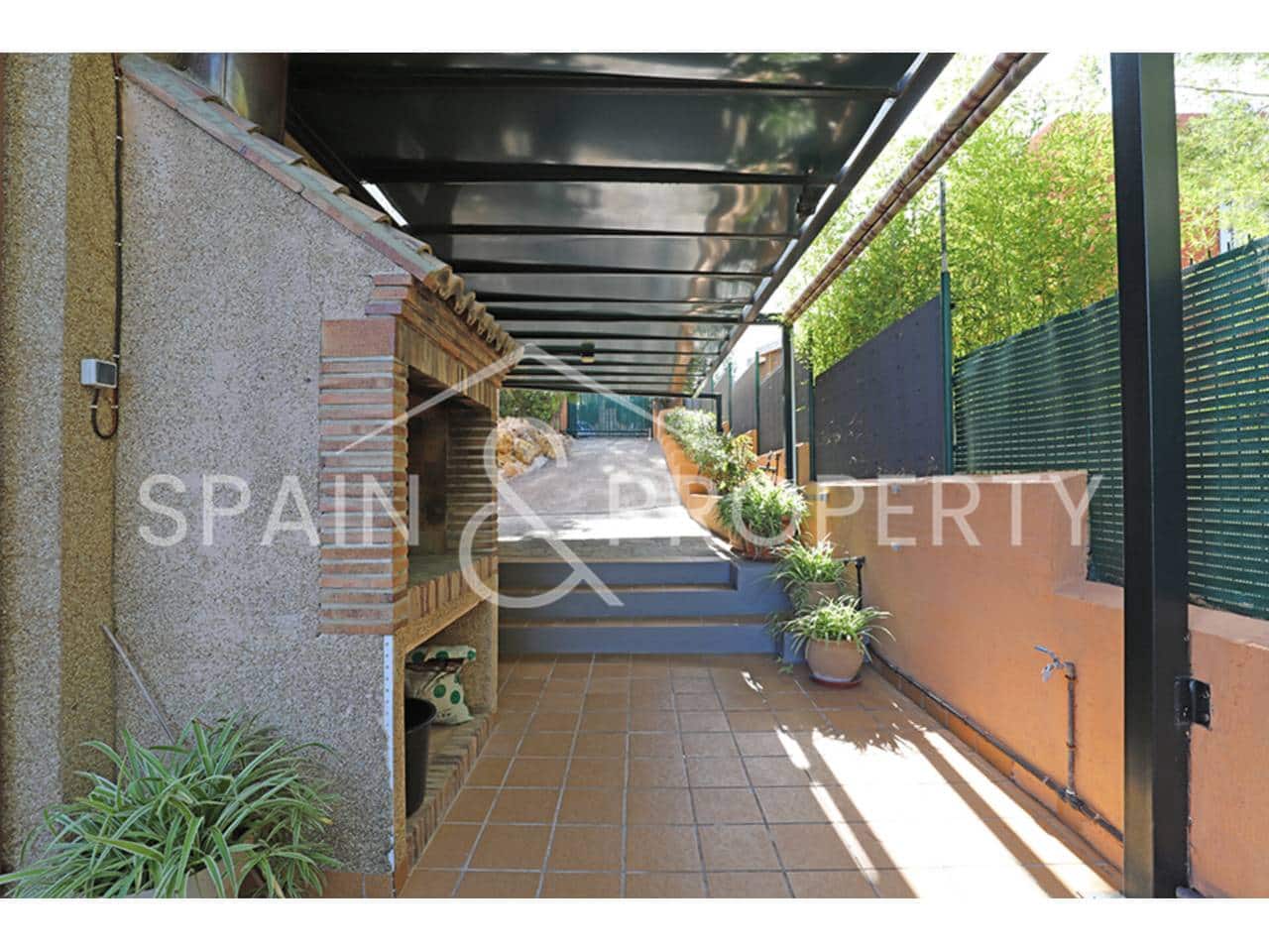 4 soveværelse Villa til salg i Montserrat med swimmingpool - € 280.000 (Ref: 9402991)