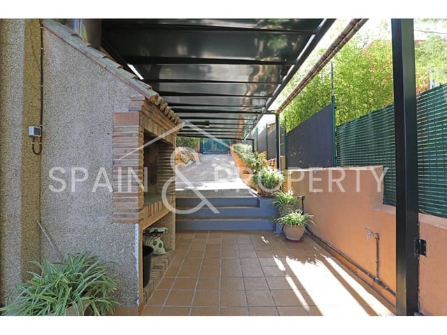 4 soveværelse Villa til salg i Montserrat med swimmingpool - € 280.000 (Ref: 9402991)