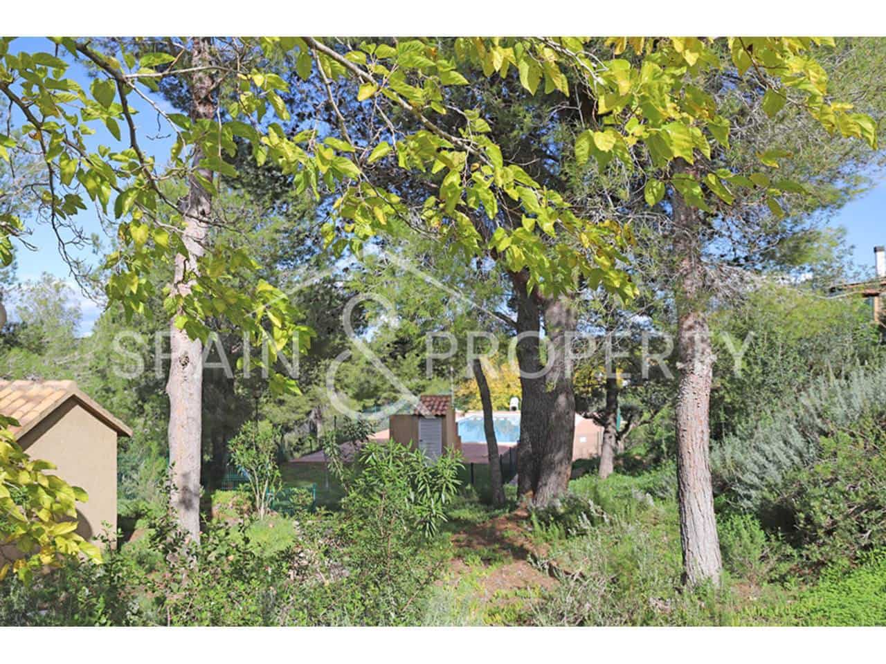 4 soveværelse Villa til salg i Montserrat med swimmingpool - € 280.000 (Ref: 9402991)