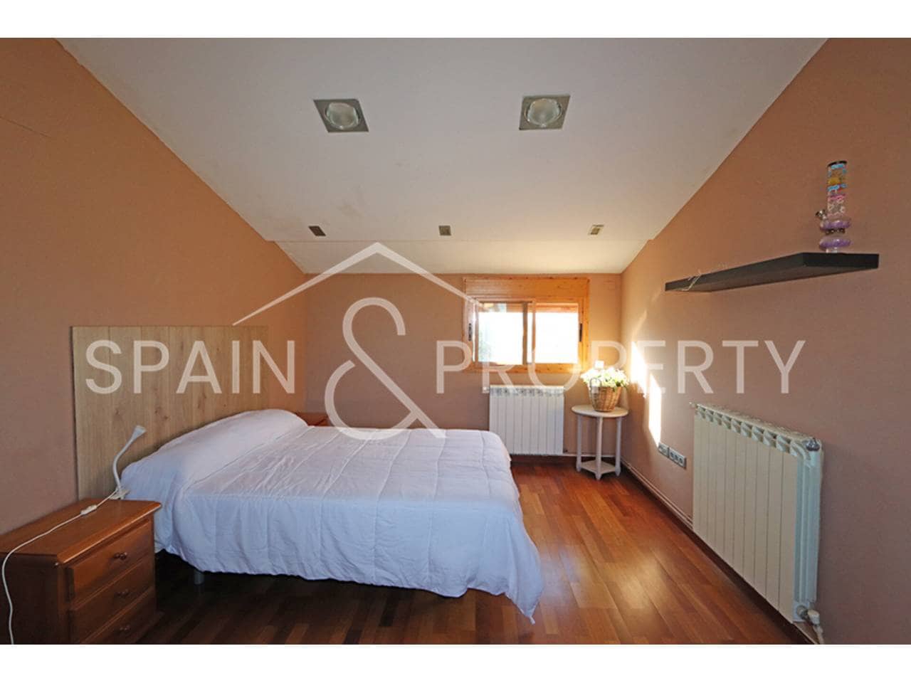 4 soverom Villa til salgs i Montserrat med svømmebasseng garasje - € 550 000 (Ref: 9418822)