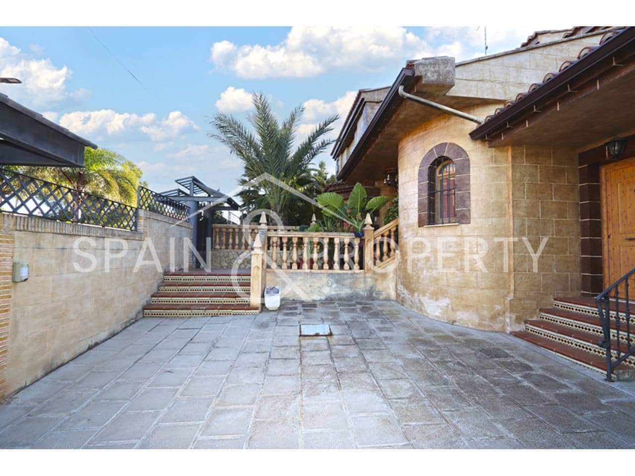 4 soverom Villa til salgs i Montserrat med svømmebasseng garasje - € 550 000 (Ref: 9418822)