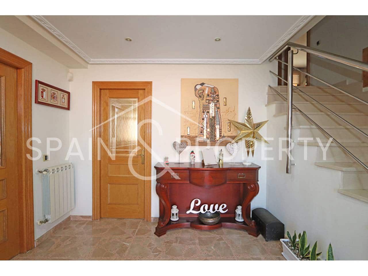 4 soverom Villa til salgs i Montserrat med svømmebasseng garasje - € 550 000 (Ref: 9418822)