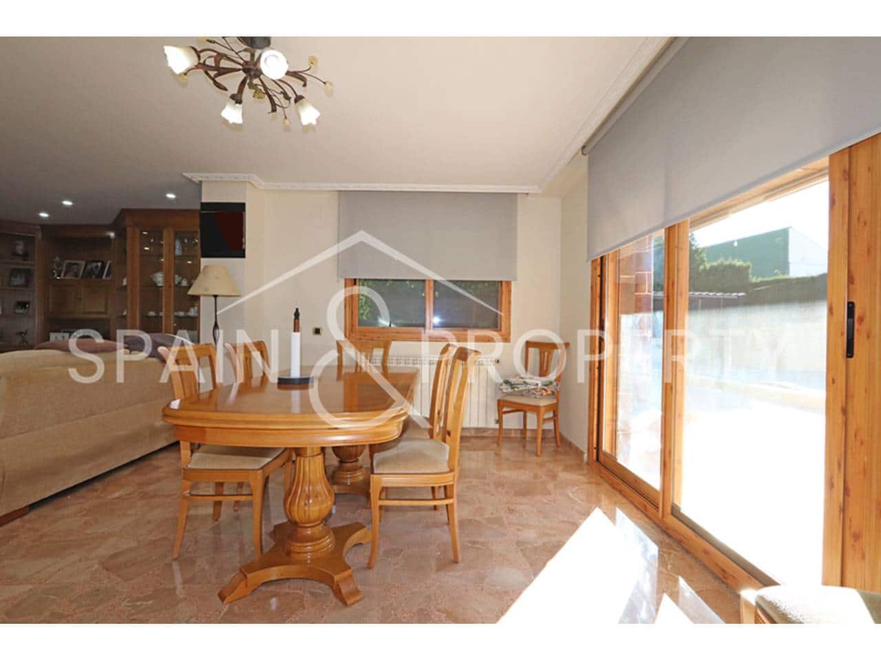 4 soverom Villa til salgs i Montserrat med svømmebasseng garasje - € 550 000 (Ref: 9418822)