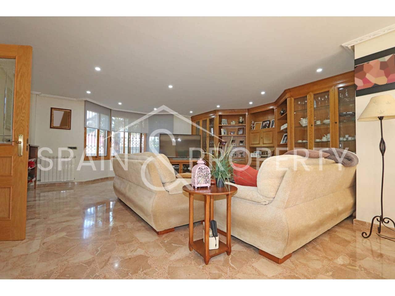 4 soverom Villa til salgs i Montserrat med svømmebasseng garasje - € 550 000 (Ref: 9418822)