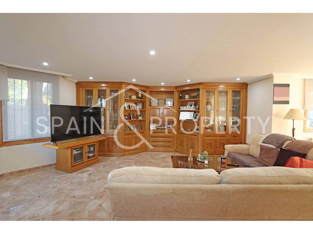 4 soverom Villa til salgs i Montserrat med svømmebasseng garasje - € 550 000 (Ref: 9418822)