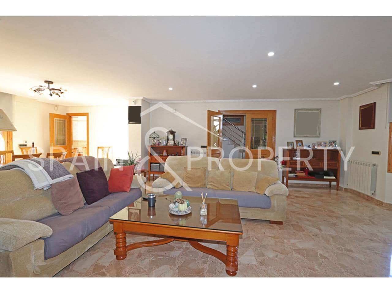 4 soverom Villa til salgs i Montserrat med svømmebasseng garasje - € 550 000 (Ref: 9418822)