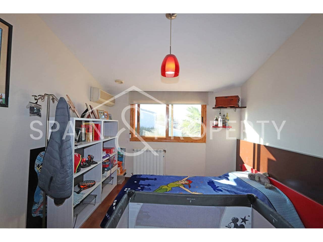 4 soverom Villa til salgs i Montserrat med svømmebasseng garasje - € 550 000 (Ref: 9418822)