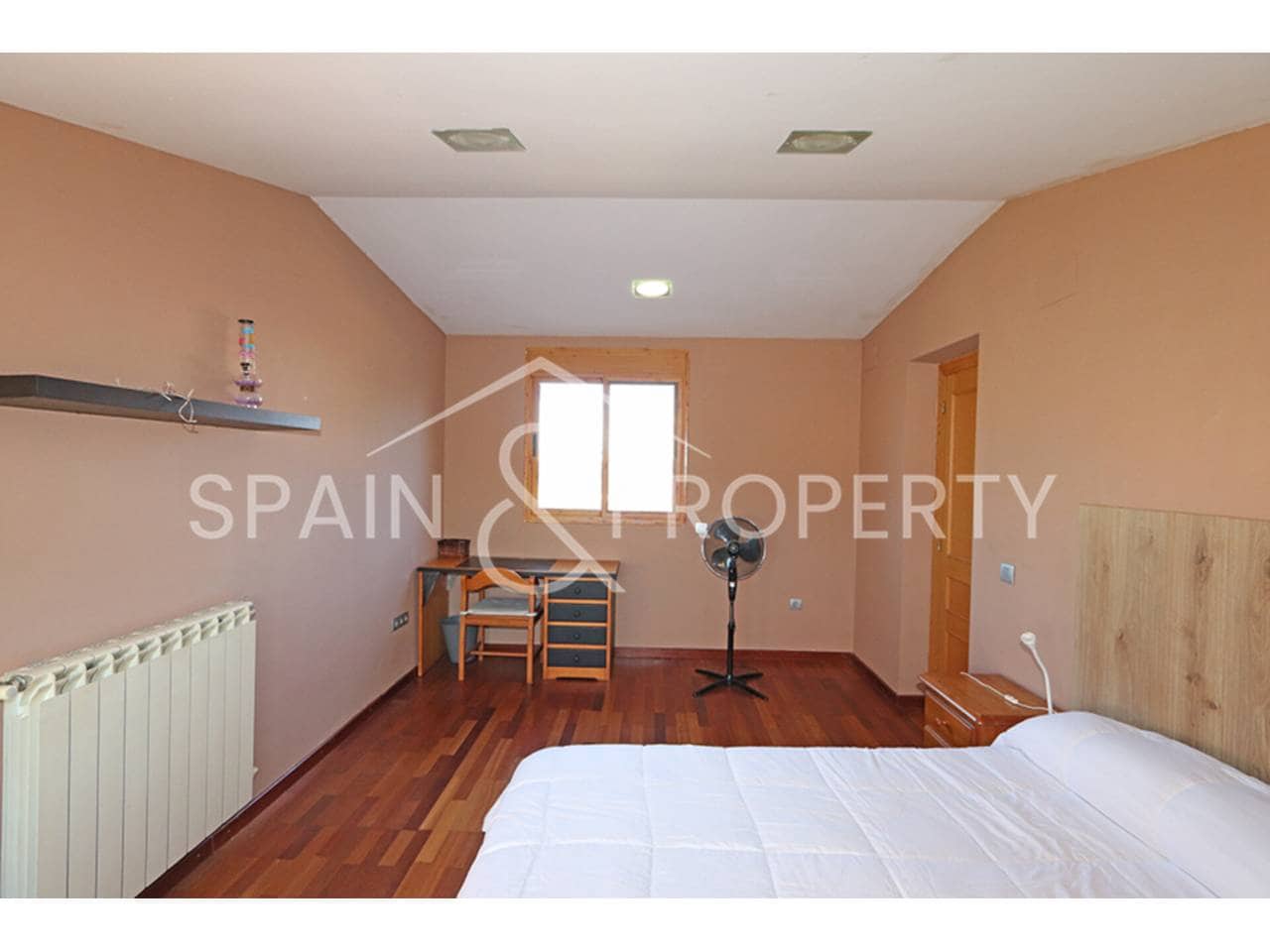 4 soverom Villa til salgs i Montserrat med svømmebasseng garasje - € 550 000 (Ref: 9418822)