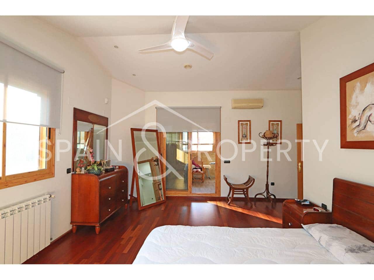 4 soverom Villa til salgs i Montserrat med svømmebasseng garasje - € 550 000 (Ref: 9418822)