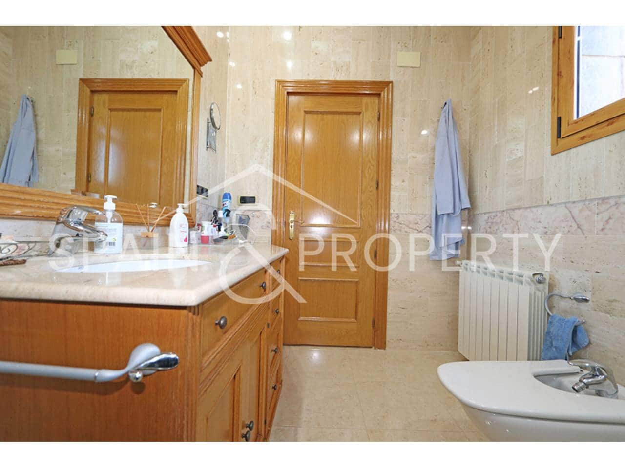 4 soverom Villa til salgs i Montserrat med svømmebasseng garasje - € 550 000 (Ref: 9418822)