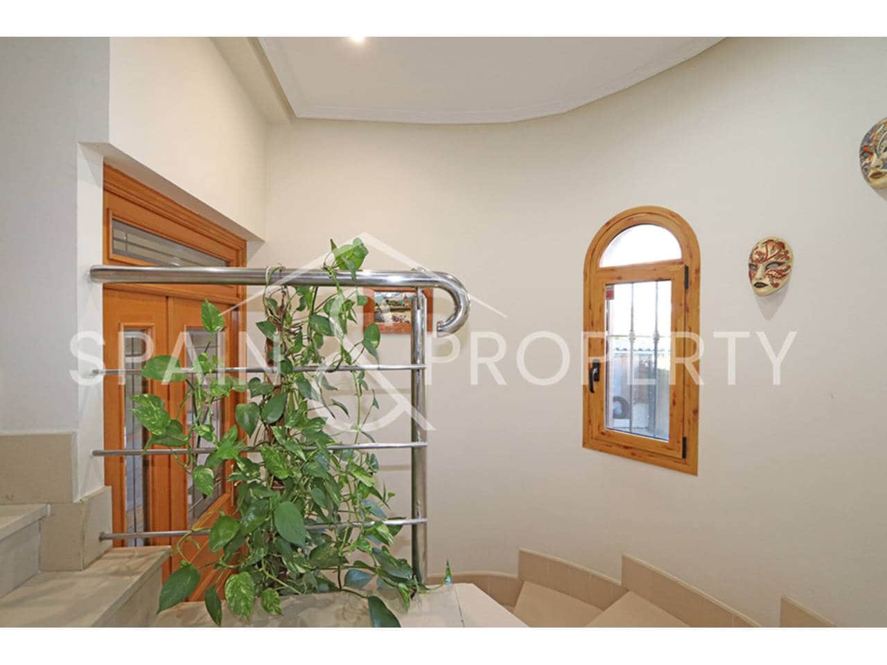 4 soverom Villa til salgs i Montserrat med svømmebasseng garasje - € 550 000 (Ref: 9418822)