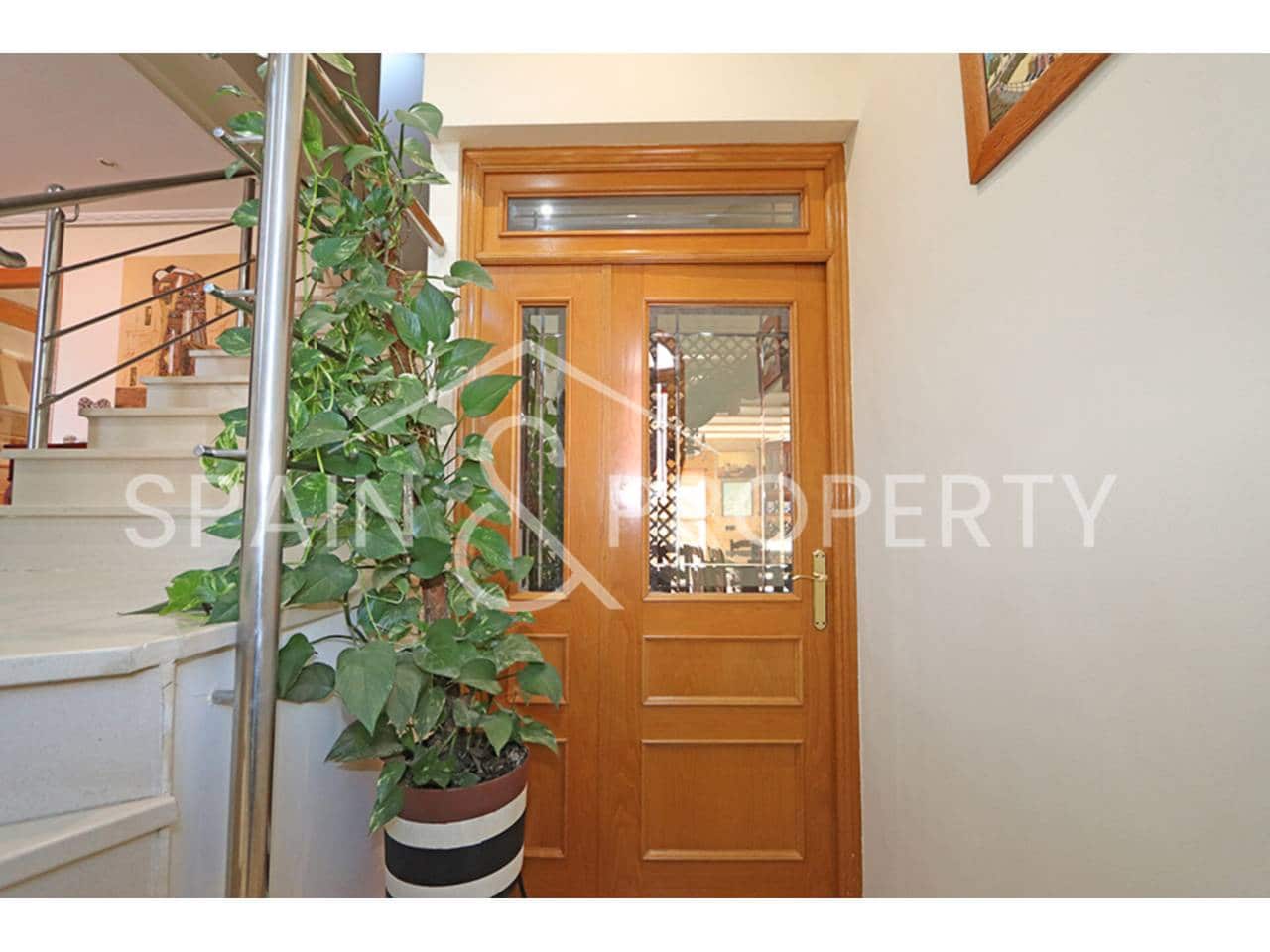 4 soverom Villa til salgs i Montserrat med svømmebasseng garasje - € 550 000 (Ref: 9418822)