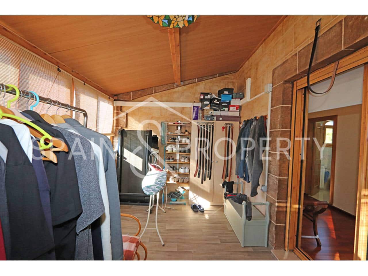 4 soverom Villa til salgs i Montserrat med svømmebasseng garasje - € 550 000 (Ref: 9418822)