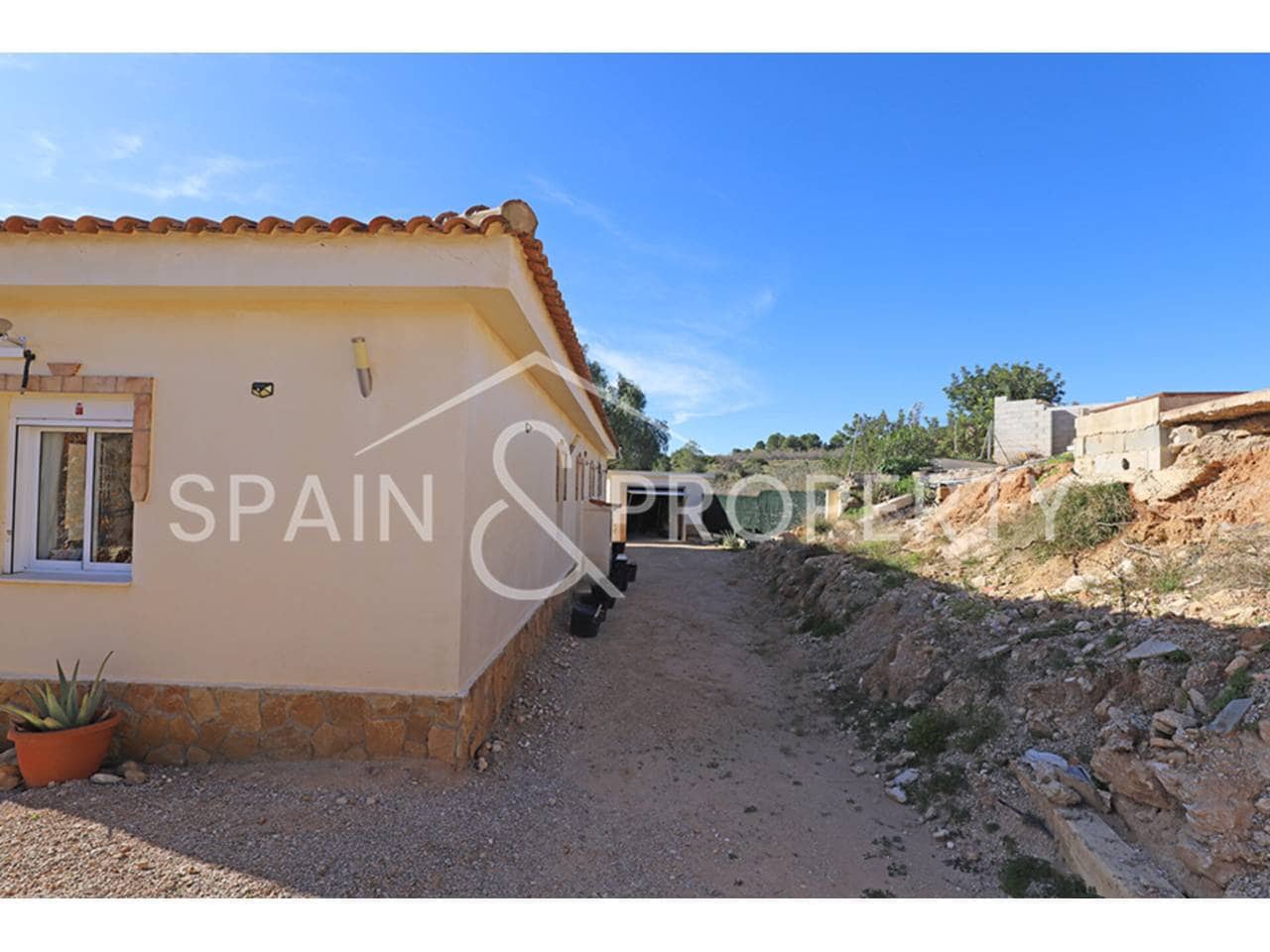 3 soverom Villa til salgs i Montroy med svømmebasseng garasje - € 230 000 (Ref: 9450106)