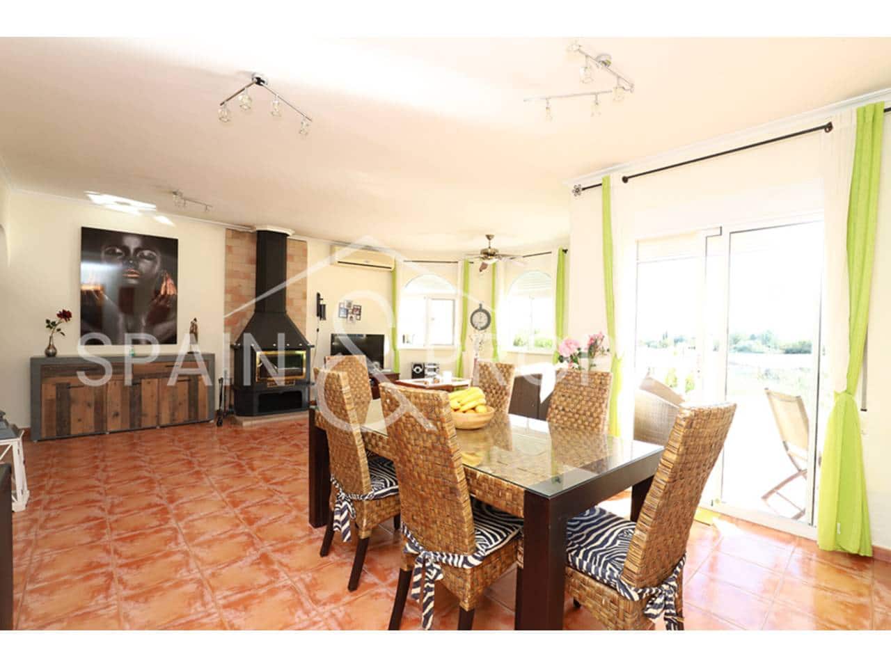 3 soverom Villa til salgs i Montroy med svømmebasseng garasje - € 230 000 (Ref: 9450106)