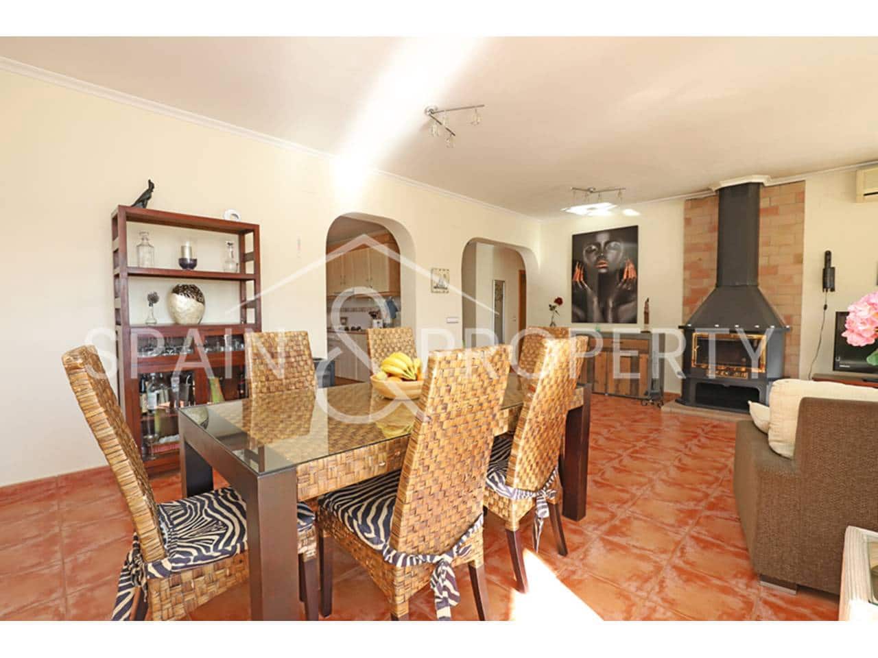 3 soverom Villa til salgs i Montroy med svømmebasseng garasje - € 230 000 (Ref: 9450106)