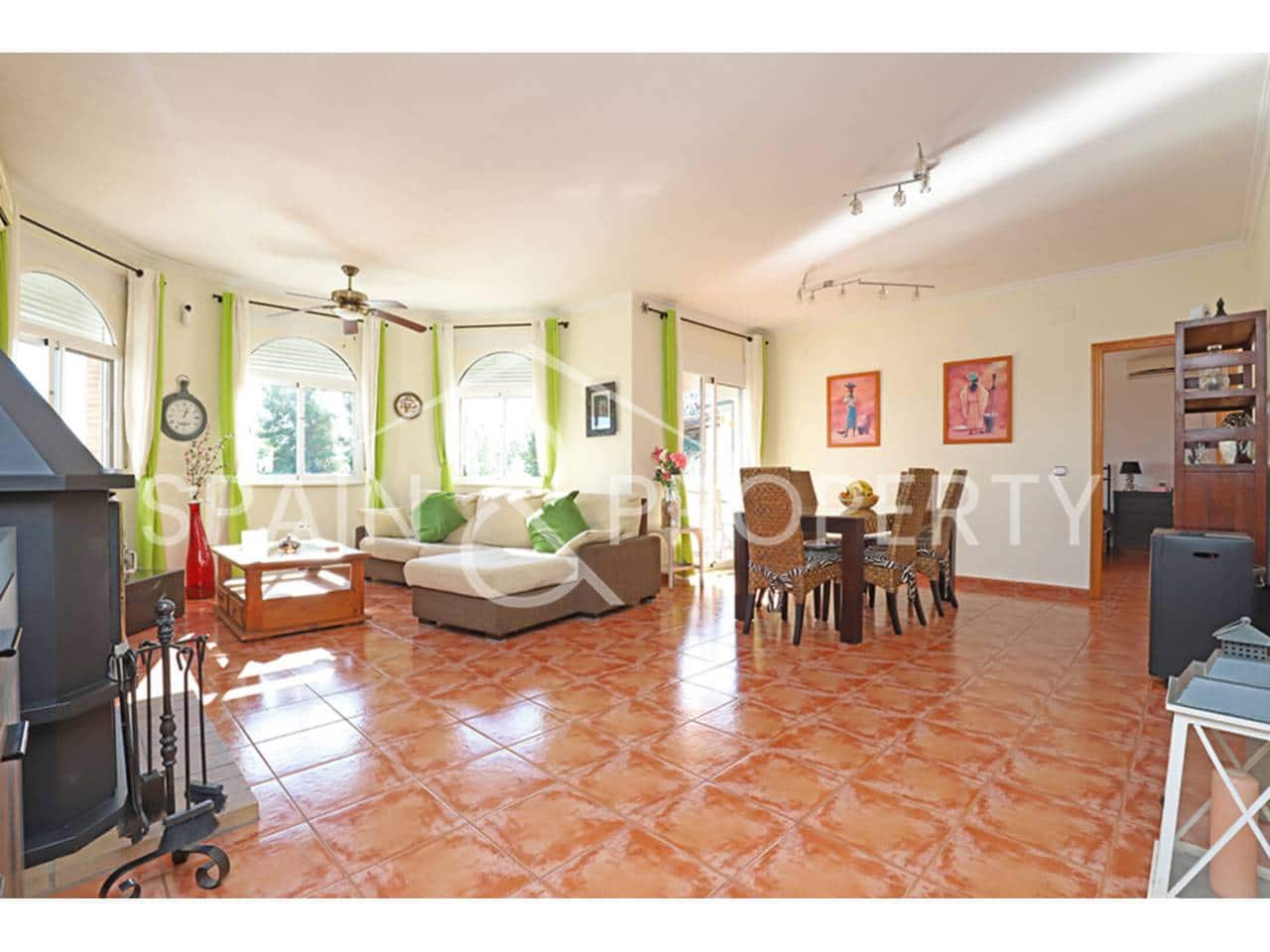 3 soverom Villa til salgs i Montroy med svømmebasseng garasje - € 230 000 (Ref: 9450106)