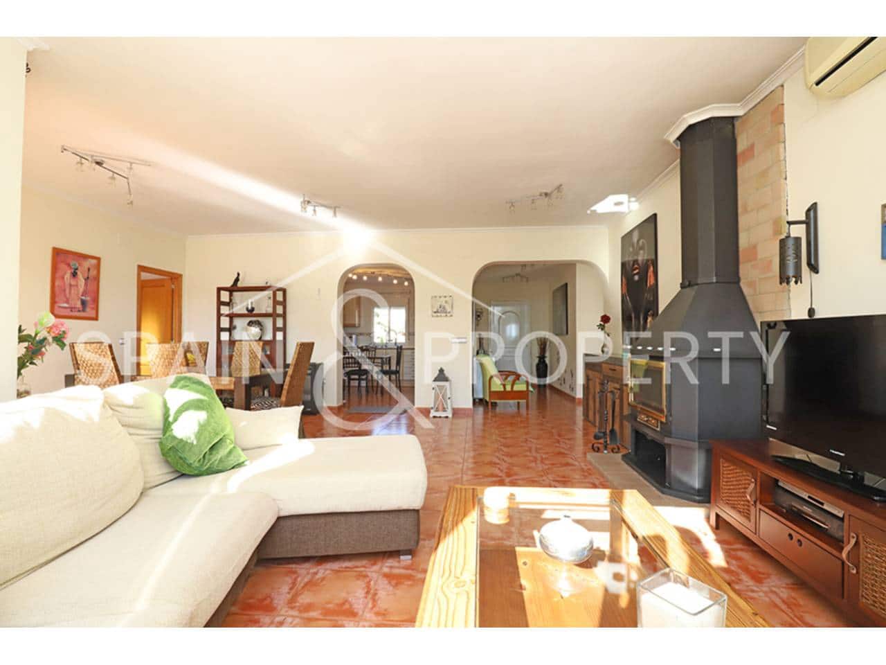 3 soverom Villa til salgs i Montroy med svømmebasseng garasje - € 230 000 (Ref: 9450106)