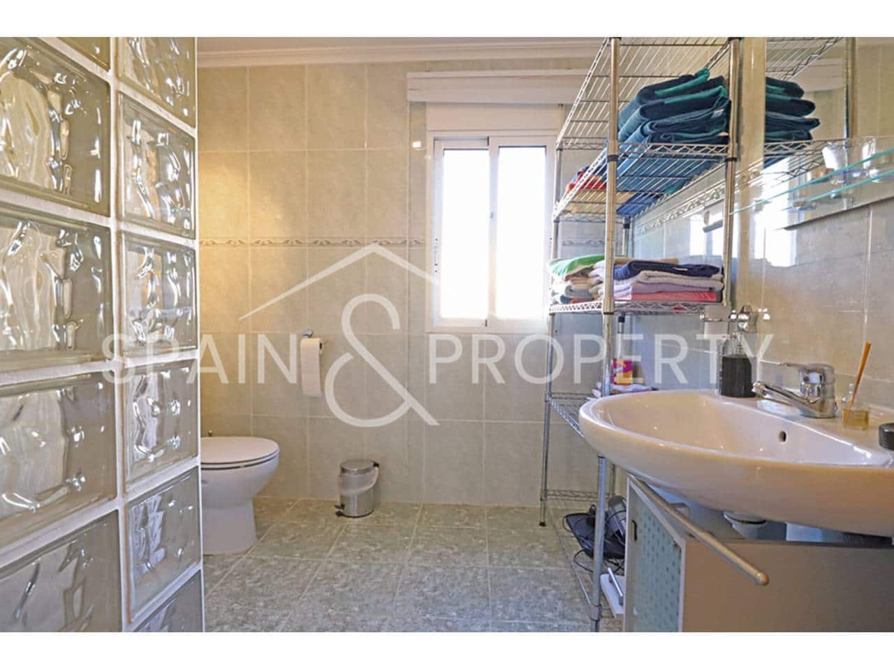 3 soverom Villa til salgs i Montroy med svømmebasseng garasje - € 230 000 (Ref: 9450106)