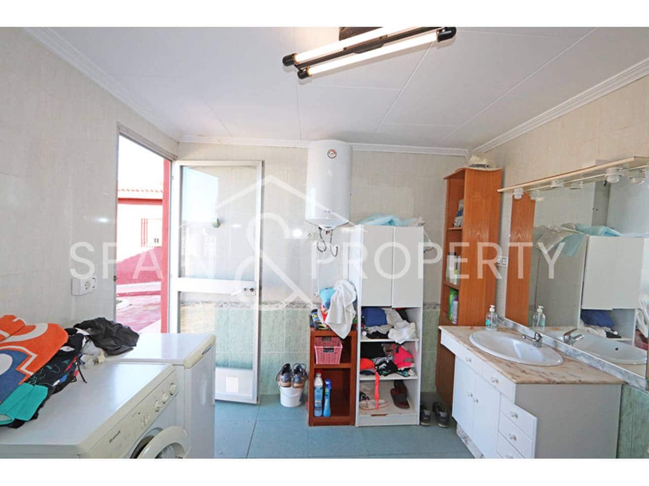 Chalet de 3 habitaciones en Montserrat en venta con piscina garaje - 220.000 € (Ref: 9503707)