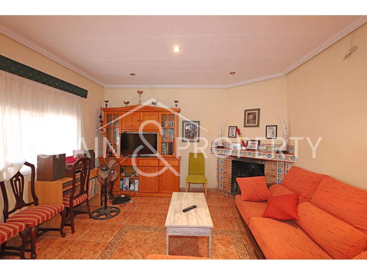 Chalet de 3 habitaciones en Montserrat en venta con piscina garaje - 220.000 € (Ref: 9503707)