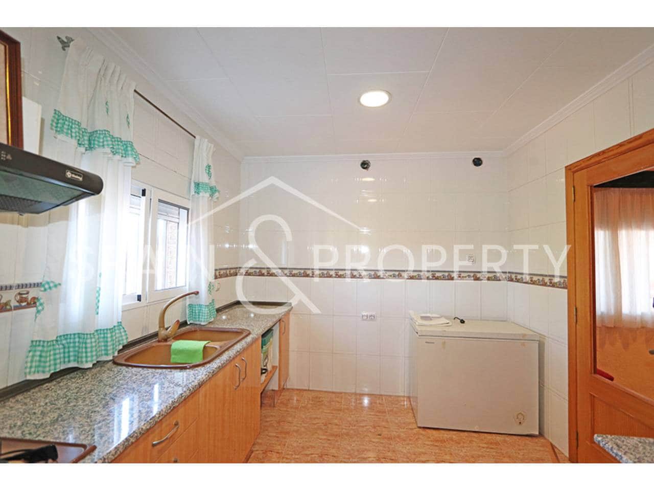 Chalet de 3 habitaciones en Montserrat en venta con piscina garaje - 220.000 € (Ref: 9503707)