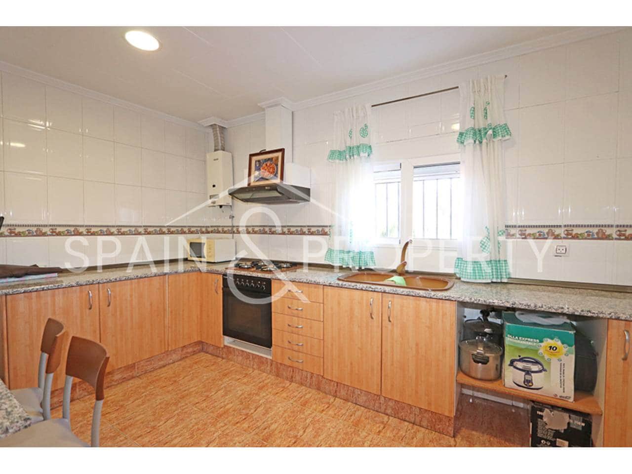 Chalet de 3 habitaciones en Montserrat en venta con piscina garaje - 220.000 € (Ref: 9503707)