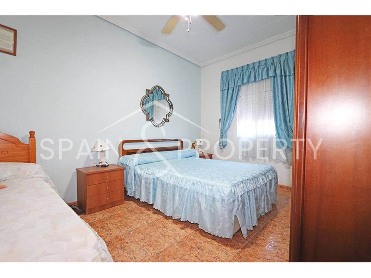 Chalet de 3 habitaciones en Montserrat en venta con piscina garaje - 220.000 € (Ref: 9503707)