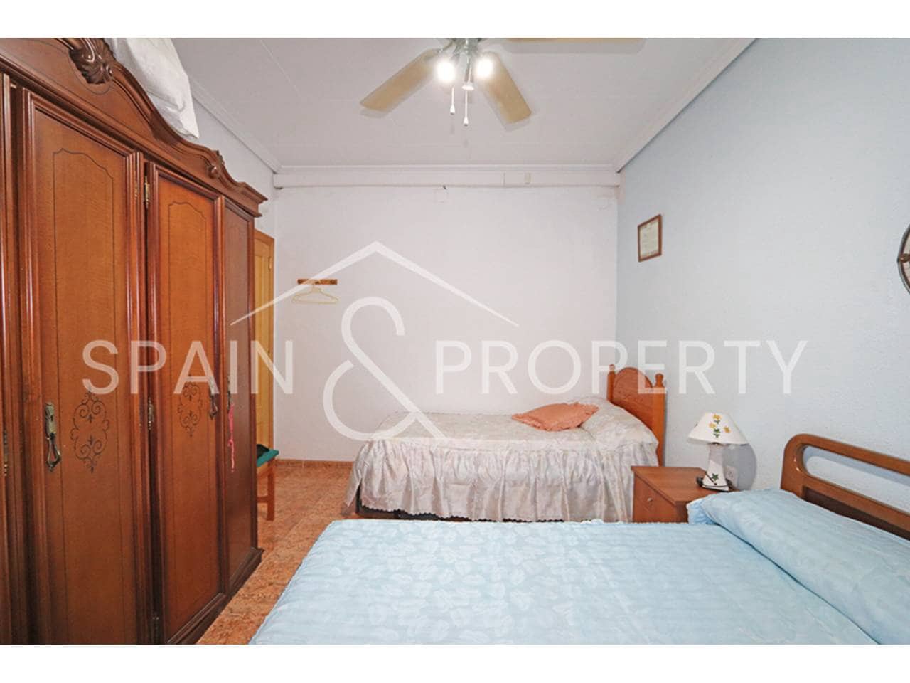 Chalet de 3 habitaciones en Montserrat en venta con piscina garaje - 220.000 € (Ref: 9503707)