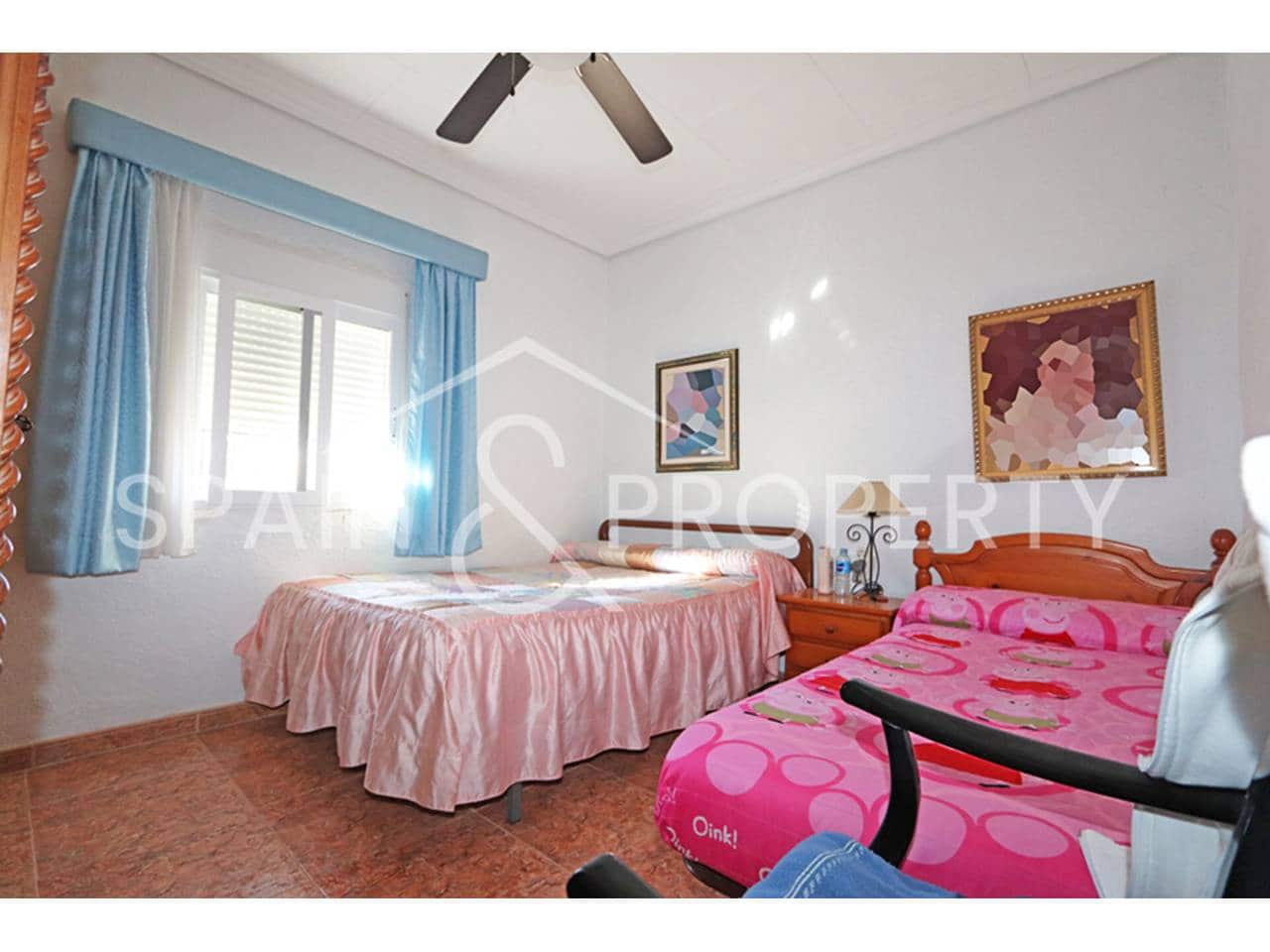 Chalet de 3 habitaciones en Montserrat en venta con piscina garaje - 220.000 € (Ref: 9503707)