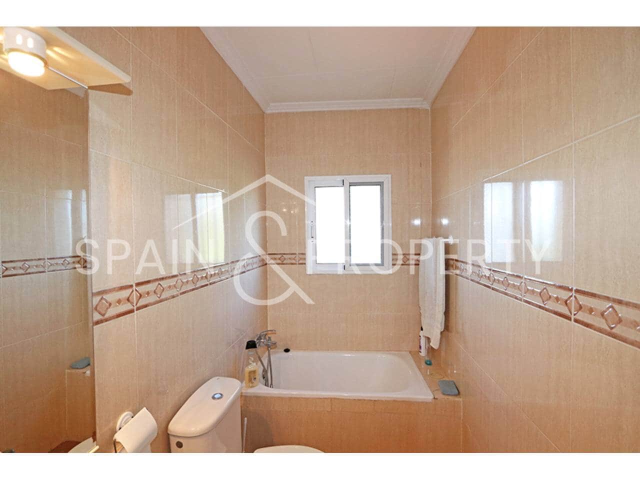 Chalet de 3 habitaciones en Montserrat en venta con piscina garaje - 220.000 € (Ref: 9503707)
