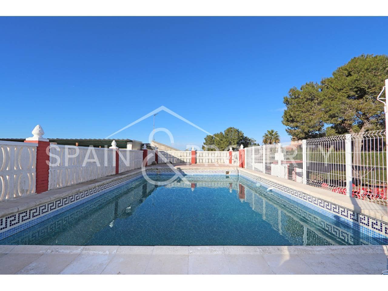 Chalet de 3 habitaciones en Montserrat en venta con piscina garaje - 220.000 € (Ref: 9503707)