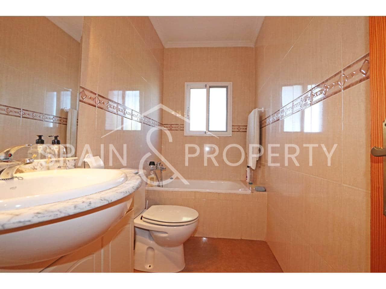 Chalet de 3 habitaciones en Montserrat en venta con piscina garaje - 220.000 € (Ref: 9503707)