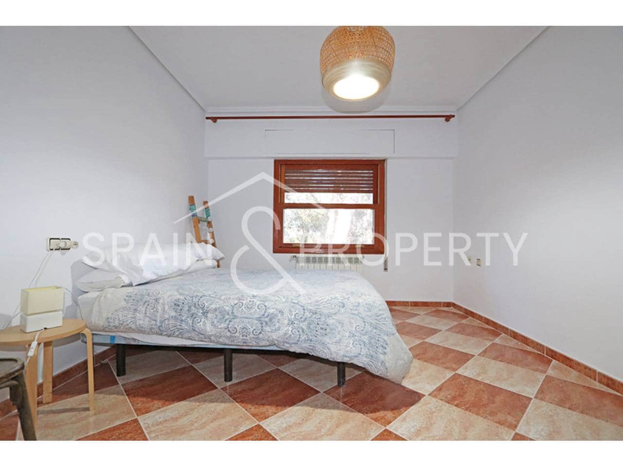 4 soverom Villa til salgs i Turis med svømmebasseng garasje - € 290 000 (Ref: 9535250)