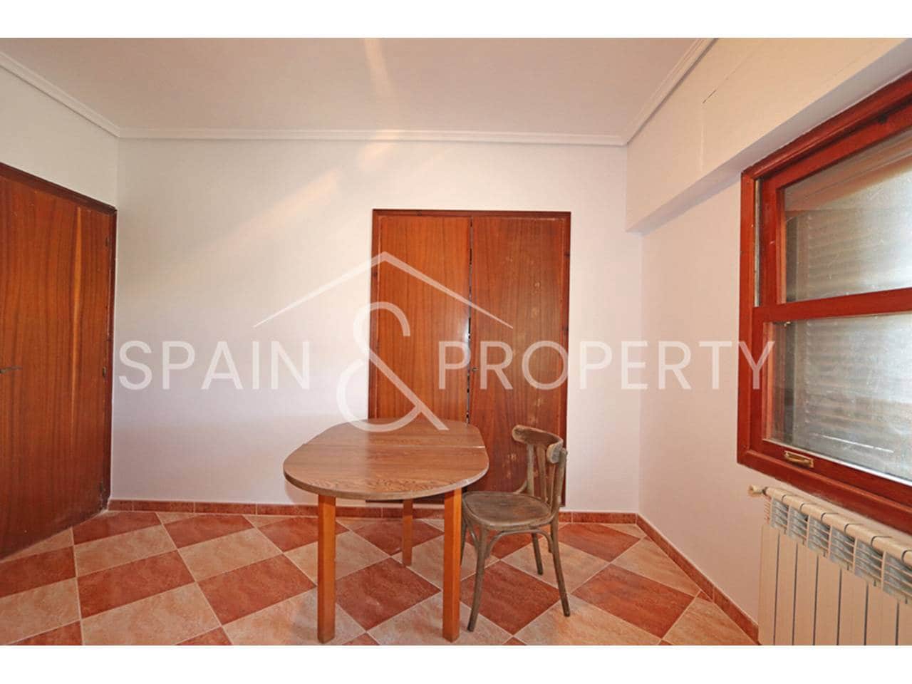 4 soverom Villa til salgs i Turis med svømmebasseng garasje - € 290 000 (Ref: 9535250)