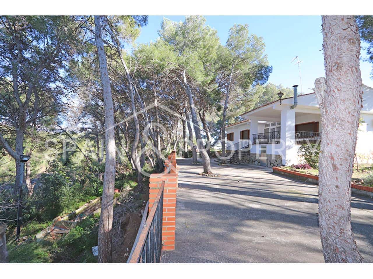 4 soverom Villa til salgs i Turis med svømmebasseng garasje - € 290 000 (Ref: 9535250)