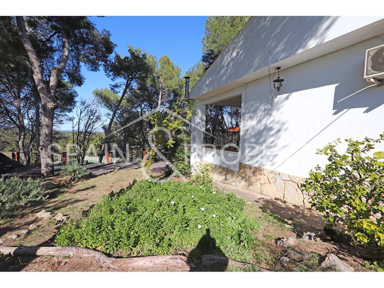 4 soverom Villa til salgs i Turis med svømmebasseng garasje - € 290 000 (Ref: 9535250)